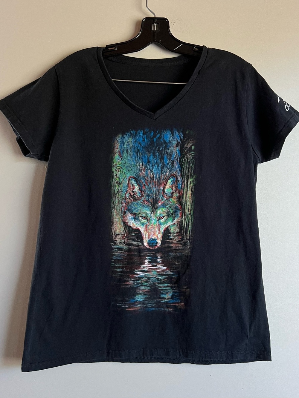 Monashee Out Doors Women’s Size Medium Colourful Wolf Graphic Tee Short Sleeve